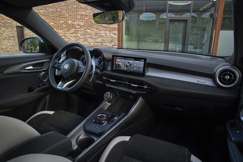 Alfa Romeo обновила кроссовер Tonale на фоне падения спроса