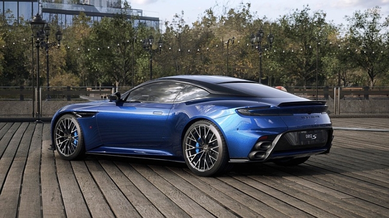 Aston Martin DB12 S: доработанное шасси и 700-сильный V8 с особо сочным звуком