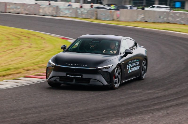 Электрический седан Exeed Exlantix ES показал разгон на уровне спорткара