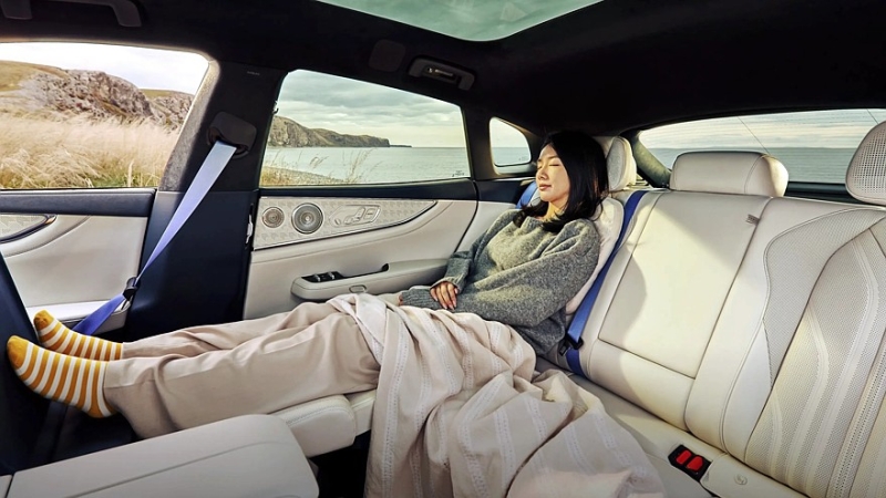 Ещё раз обновлённый Zeekr 001 выходит на рынок: больше мощности, богаче оснащение