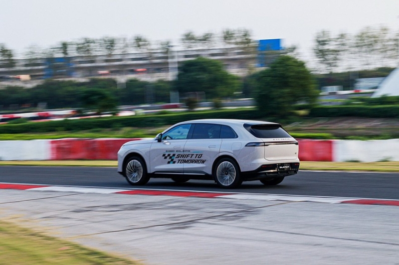 Exeed представил линейку моделей на альтернативных источниках энергии