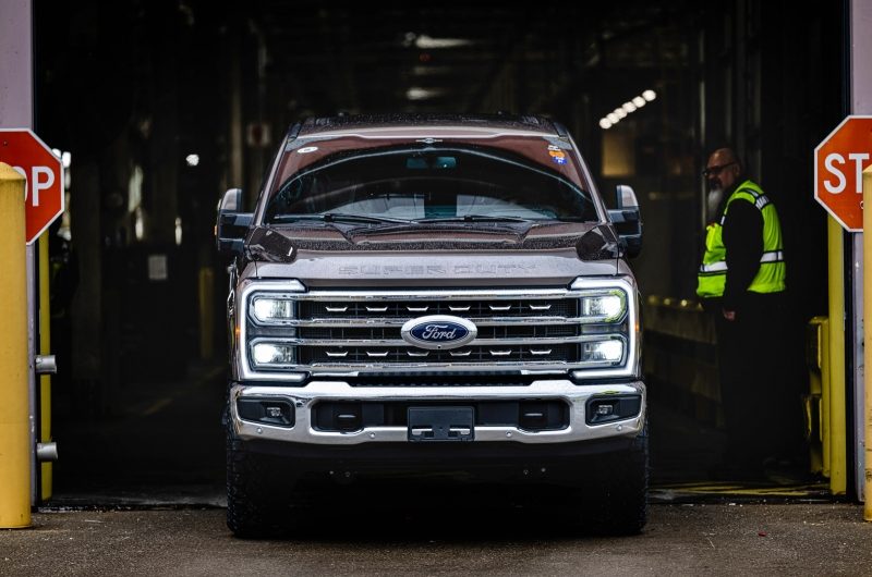 Ford наращивает производство пикапов F-150 и Super Duty, а выпуск Lightning будет на паузе