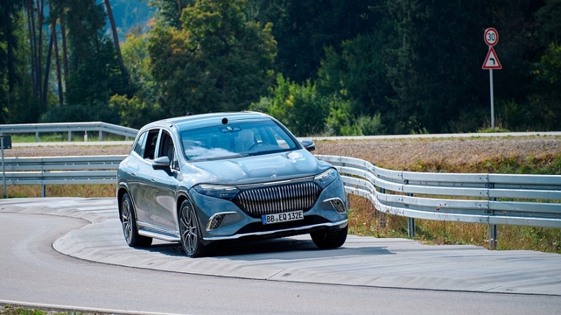 Головной автополигон Mercedes-Benz получил новый центр испытаний светотехники