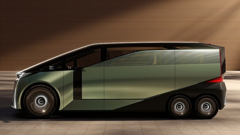 Lexus ищет новые форматы для флагманской модели LS, а новый суперкар показал интерьер