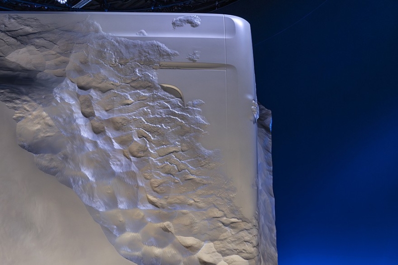 Mercedes-Benz готовит Sprinter нового поколения: первые тизеры