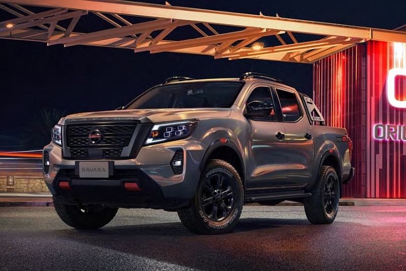 Новый пикап Nissan Navara на базе Mitsubishi L200: официальные кадры и дата премьеры