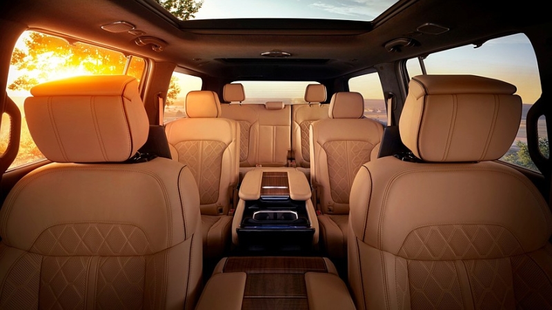 Обновлённый Jeep Grand Wagoneer: без хрома, без V8, но с мощной гибридной версией