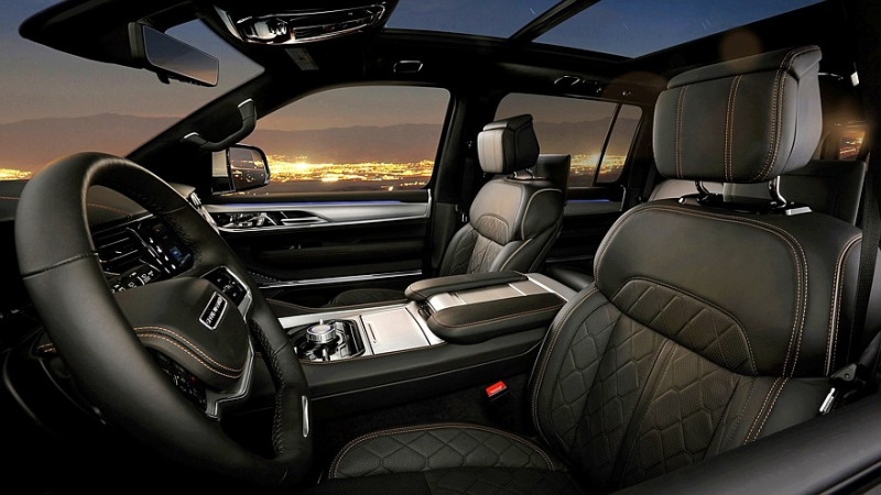 Обновлённый Jeep Grand Wagoneer: без хрома, без V8, но с мощной гибридной версией