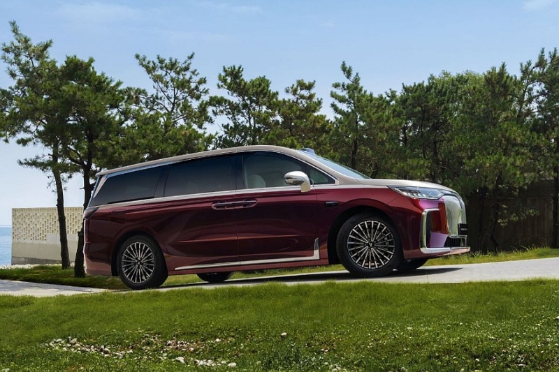 Обновлённый минивэн Voyah Dream едет в Россию: дополнение, а не замена