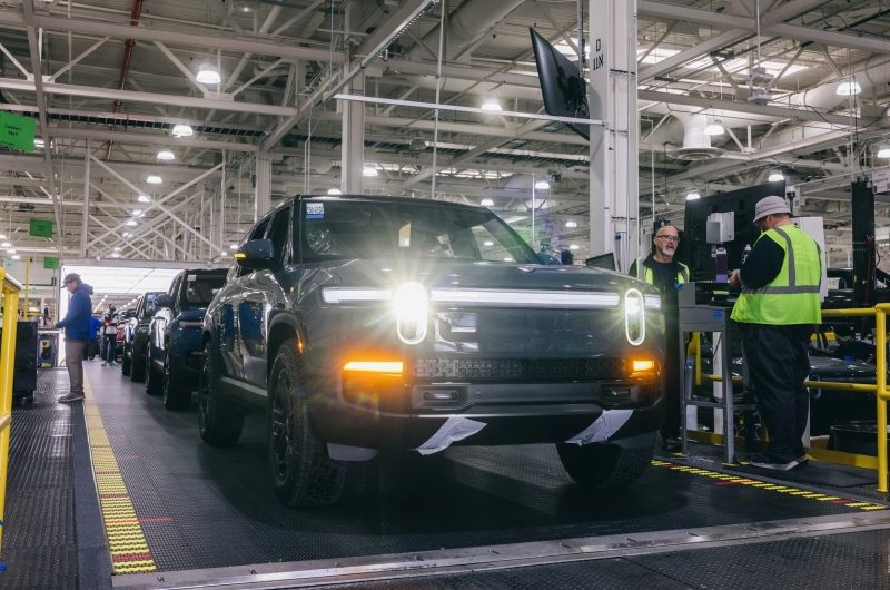 Плохие дела у Rivian: сокращения рабочих и очень туманные перспективы