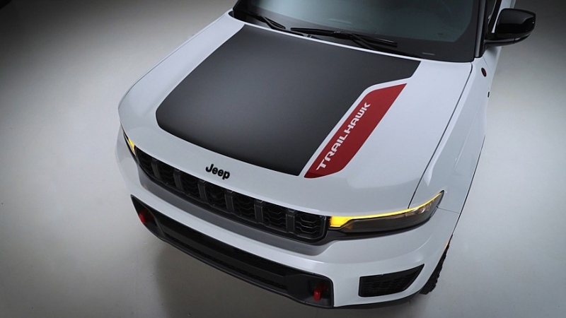 Посвежевший Jeep Grand Cherokee получил иное «лицо», подросший тачскрин и новый мотор