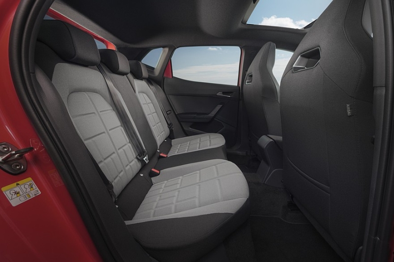 Seat обновил родственные кроссовер Arona и хэтчбек Ibiza: свежий дизайн и прежняя техника