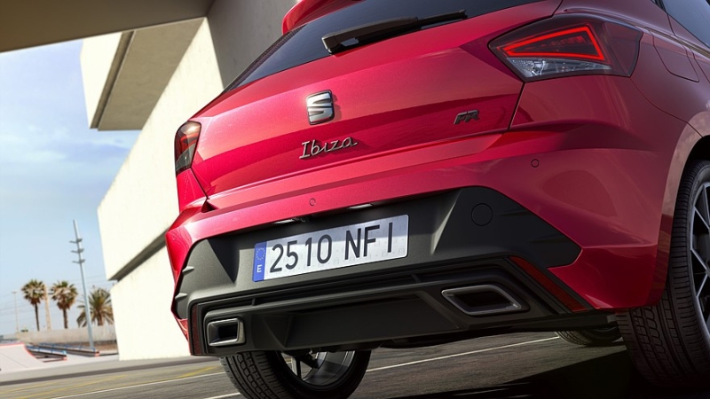 Seat обновил родственные кроссовер Arona и хэтчбек Ibiza: свежий дизайн и прежняя техника