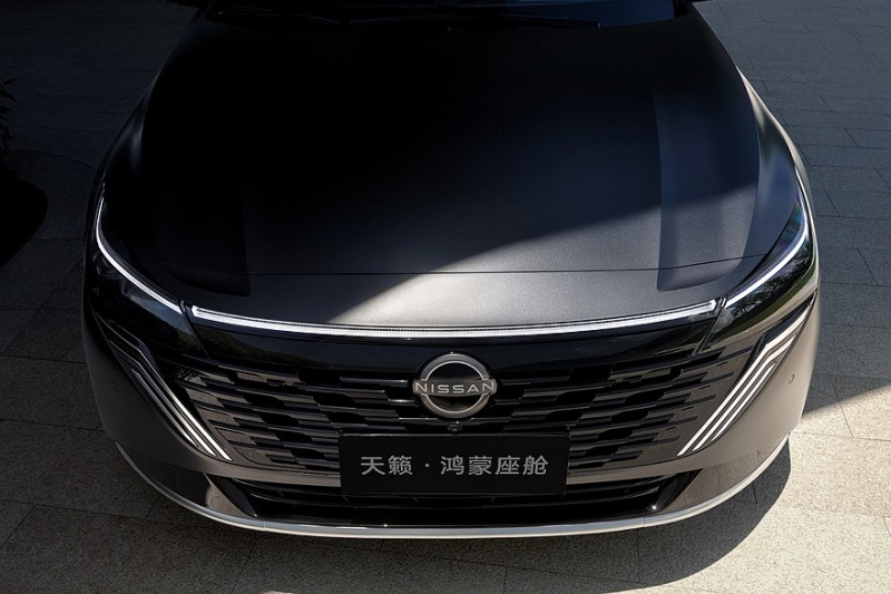 Седан Nissan Teana показал свой новый интерьер