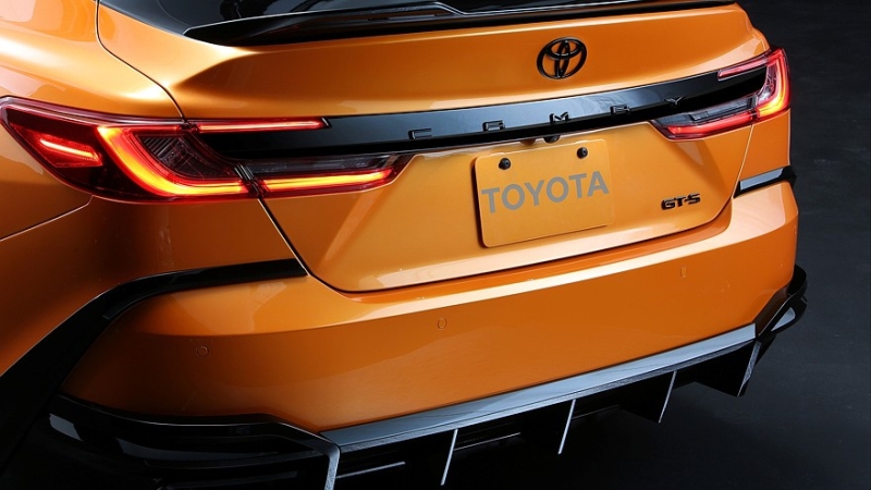 Toyota Camry GT-S: заниженная подвеска, мощные тормоза, яркий декор и слабый мотор
