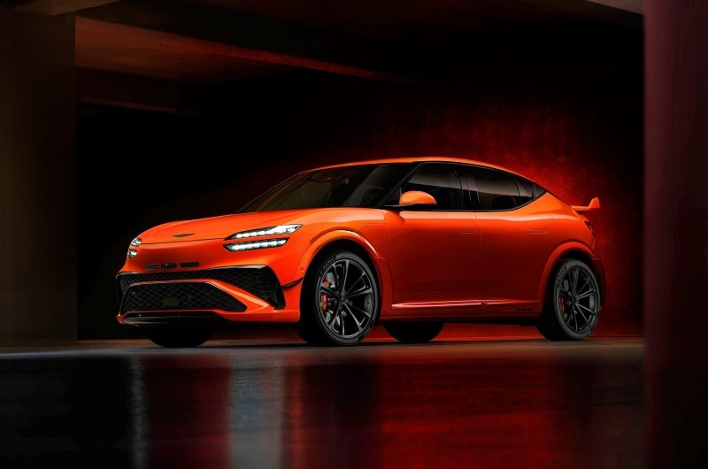 Две новинки от Genesis: серийный спортивный кроссовер GV60 Magma и будущий суперкар