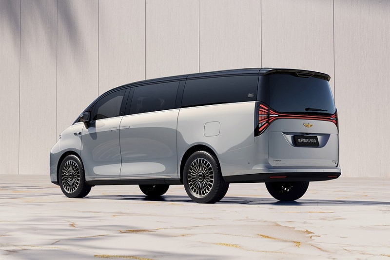 Geely Galaxy V900 готовится к старту продаж: минивэн уже установил необычный рекорд