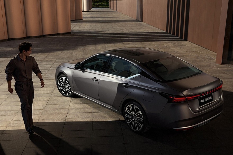 Nissan Teana выходит на рынок: новый дизайн и старые моторы