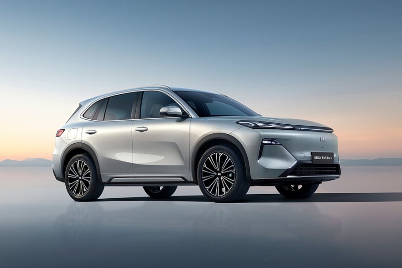 Новый кроссовер Geely EX5 EM-i в России: ожидаемо дешевле родственного EX5