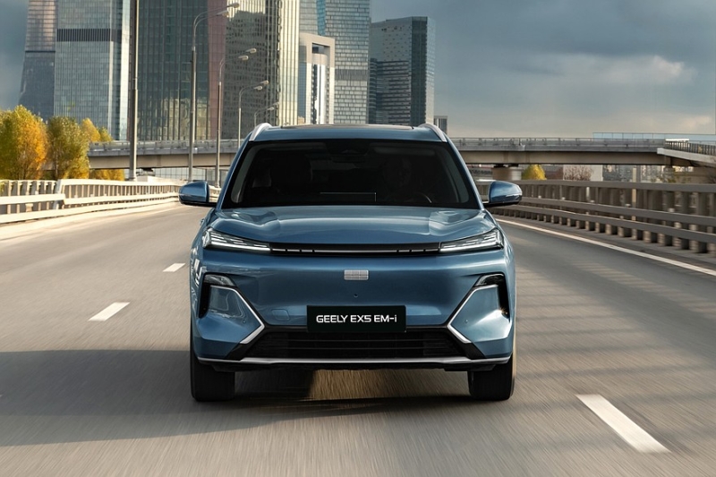 Новый кроссовер Geely EX5 EM-i в России: ожидаемо дешевле родственного EX5