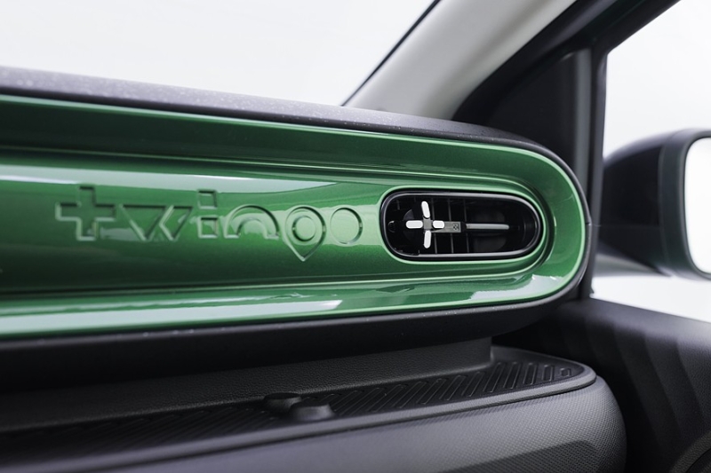 Новый Renault Twingo полностью рассекречен: дёшево, весело, но недалеко (до 263 км)