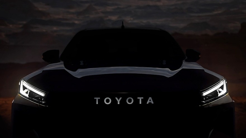 Новый Toyota Hilux показался на первых тизерах, названа дата премьеры