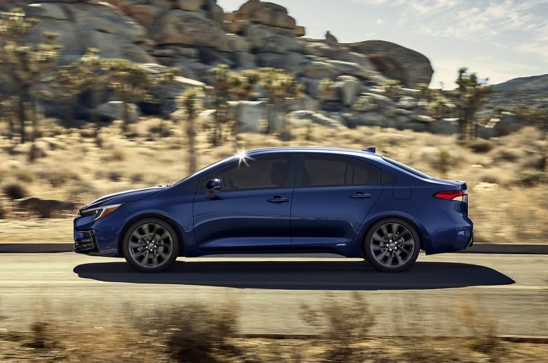 Toyota наладит производство гибридного седана Corolla в США