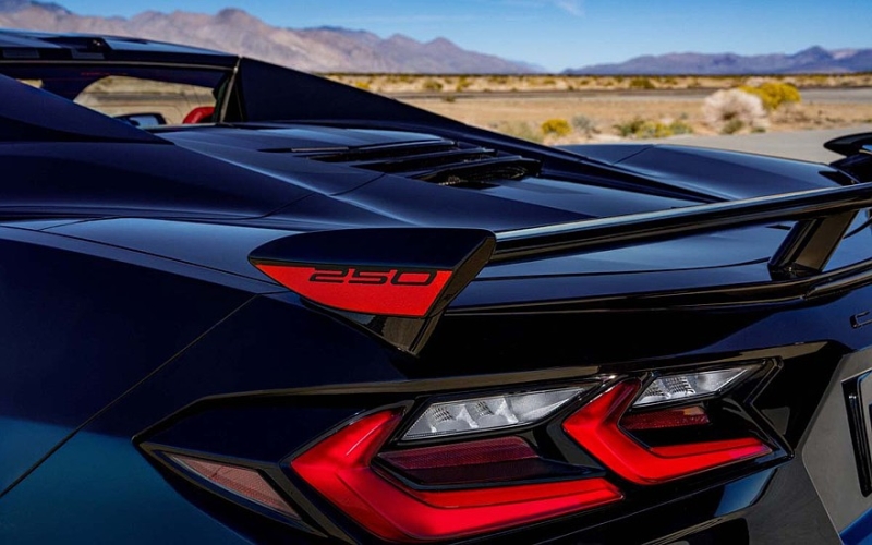 Chevrolet подготовил юбилейные версии Corvette, Colorado и Silverado