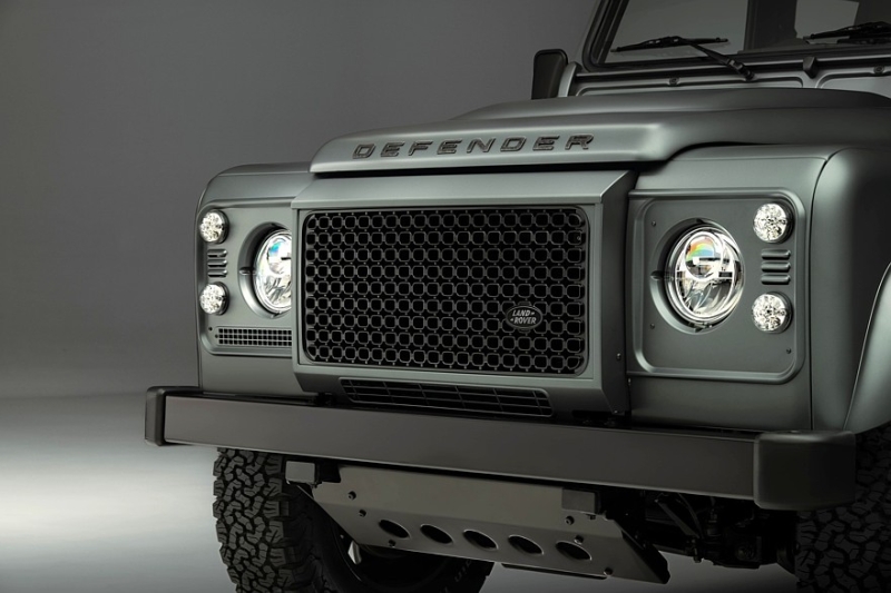 Классический Defender V8 слегка обновлён и получил эффектную отделку в стиле Octa
