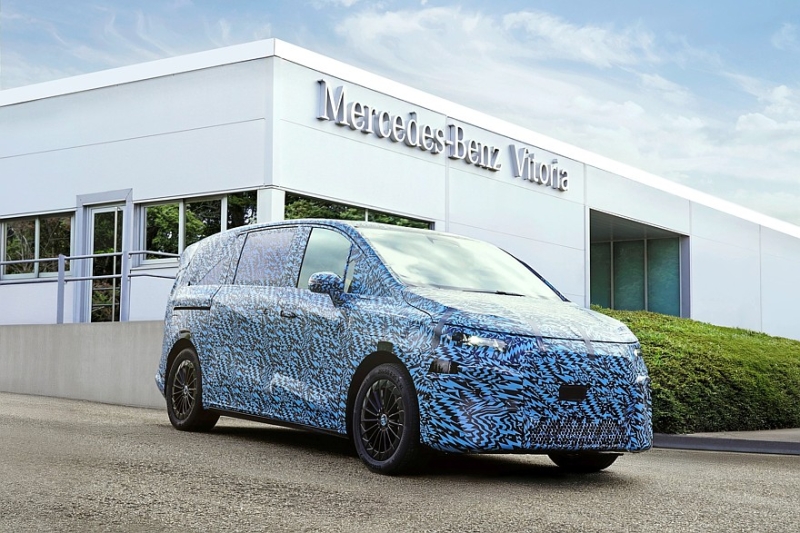 Компания Mercedes-Benz раскрыла дату премьеры полностью нового минивэна VLE
