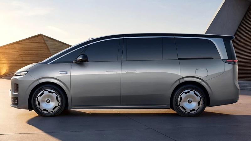 Leapmotor отметила юбилей анонсом минивэна D99 и продажей части акций концерну FAW