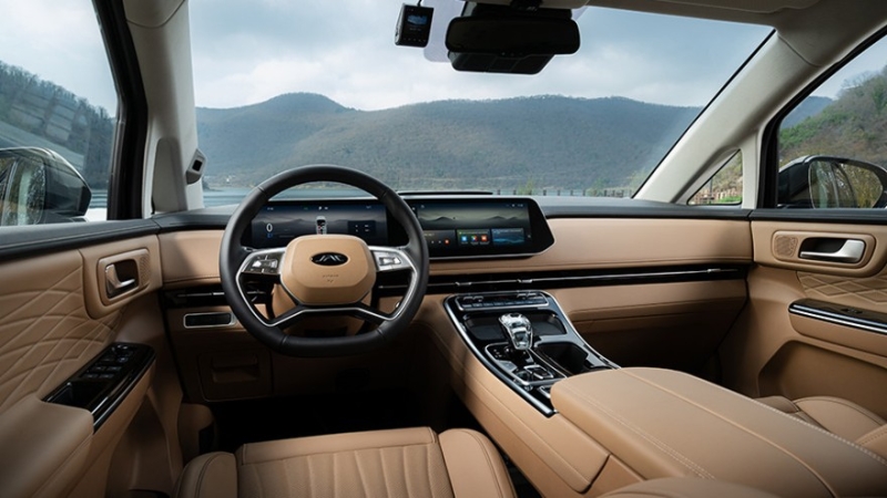 Минивэн JAC RF8 вышел на российский рынок: цена и список оборудования