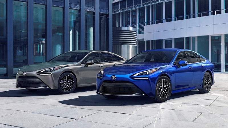 Ни заправить, ни продать: владельцы водородных седанов Mirai судятся с компанией Toyota