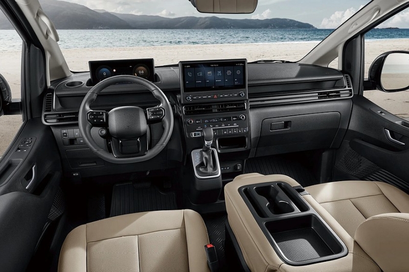 Обновлённое семейство Hyundai Staria: декор, экраны побольше и физические кнопки