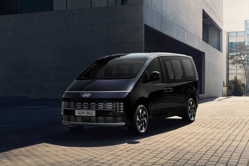 Обновлённое семейство Hyundai Staria: декор, экраны побольше и физические кнопки