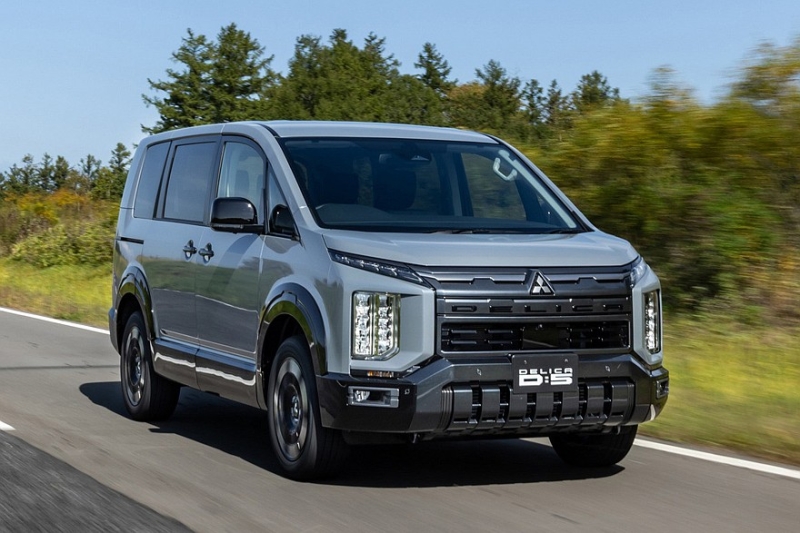 Обновлённый минивэн Mitsubishi Delica D:5 предложен с прежним дизелем