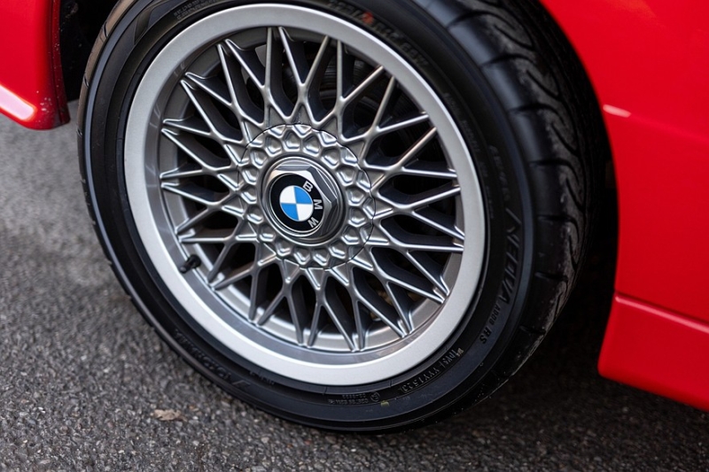 Редкий BMW M3 Sport Evolution 1990 года в идеальном состоянии продадут на аукционе