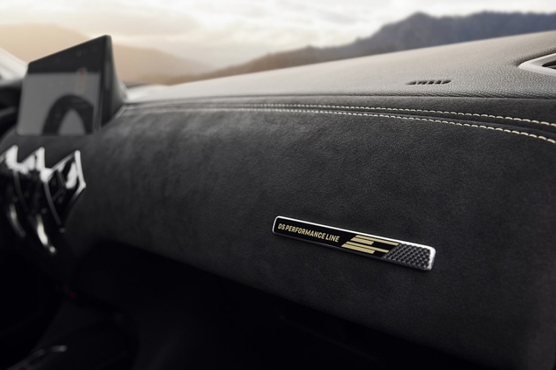 Теряющие покупателей DS 3, DS №4 и DS 7 обзавелись спецверсией Performance Line, цены известны