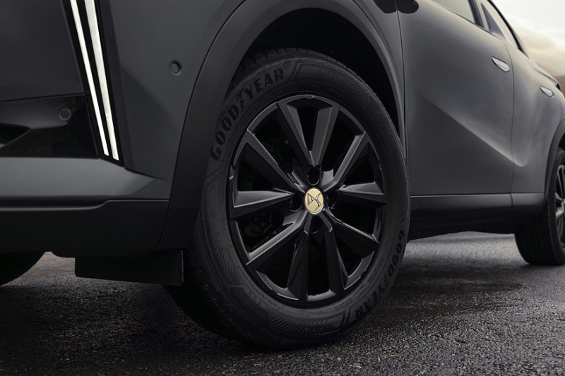 Теряющие покупателей DS 3, DS №4 и DS 7 обзавелись спецверсией Performance Line, цены известны