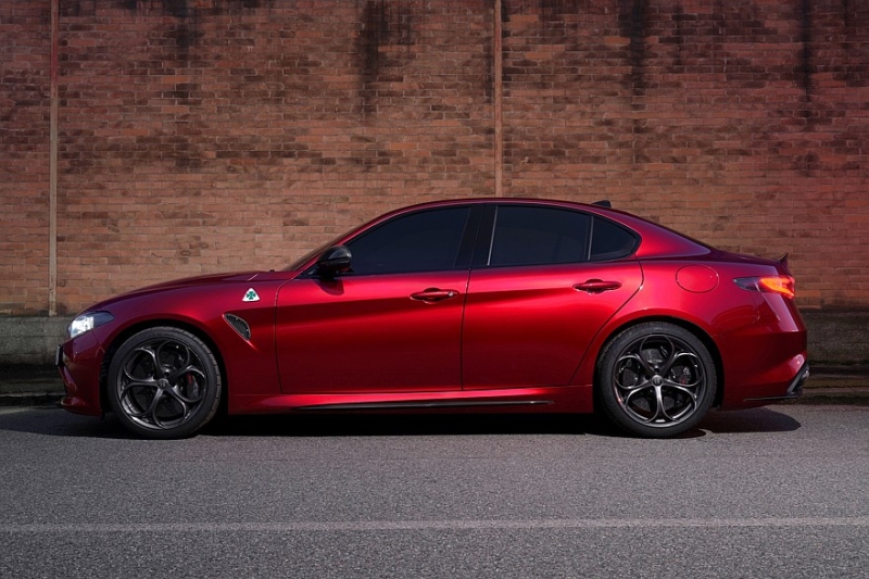 Топовые Alfa Romeo Giulia и Stelvio c V6 обзавелись спецверсиями Collezione