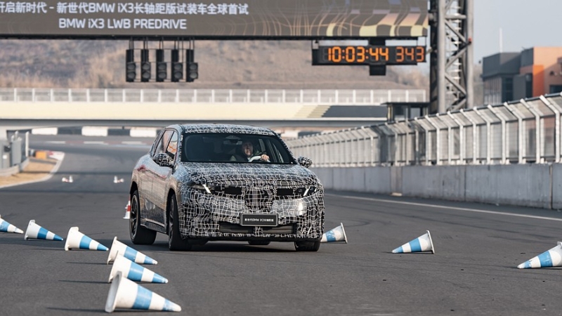 BMW готовит длиннобазный кроссовер iX3: первые фото и подробности