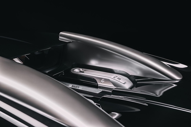 Bugatti Veyron вернулся в виде виртуозного заводского рестомода F.K.P. Hommage