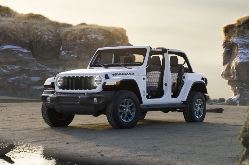 Jeep отмечает 85-летие с помощью спецверсий Wrangler и Gladiator. Цены известны