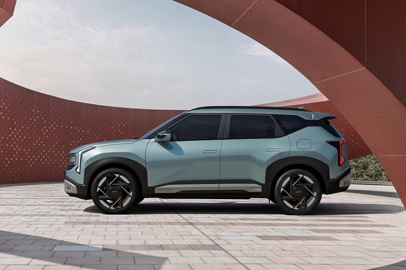 Кроссовер Kia Seltos нового поколения выходит на рынок: теперь версии побогаче