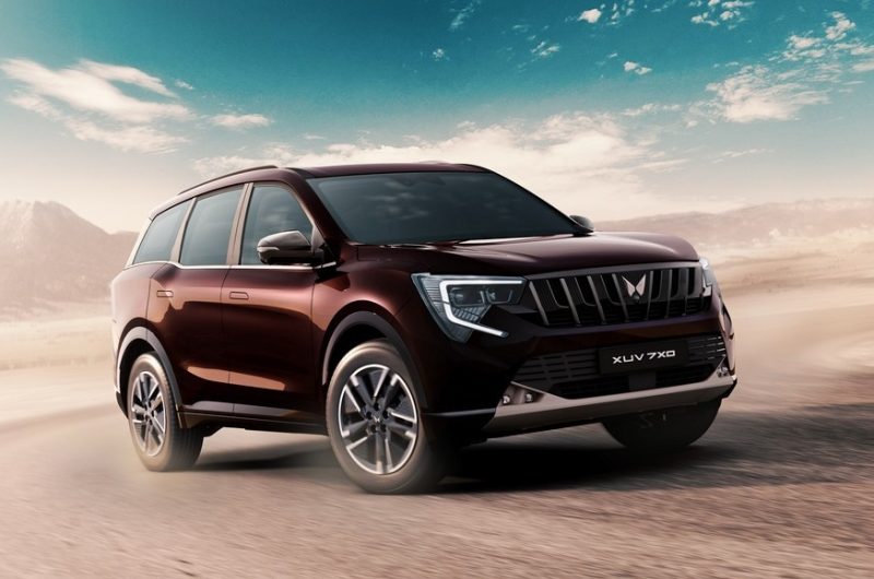 Mahindra XUV 7XO вместо XUV700: трёхэкранное табло, бензин или дизель, есть полный привод