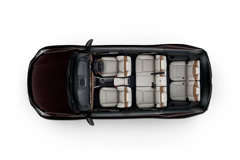 Mahindra XUV 7XO вместо XUV700: трёхэкранное табло, бензин или дизель, есть полный привод