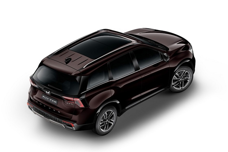 Mahindra XUV 7XO вместо XUV700: трёхэкранное табло, бензин или дизель, есть полный привод