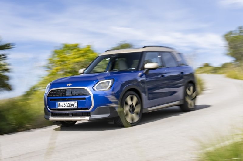 Mini освежила технику и увеличила дальнобойность кроссовера Countryman