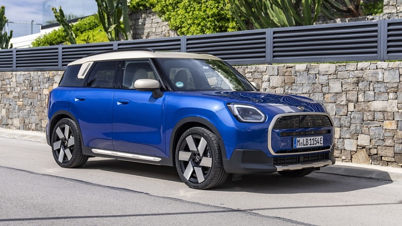 Mini освежила технику и увеличила дальнобойность кроссовера Countryman