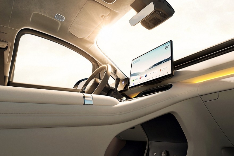 Минивэн Geely Galaxy V900: стандартный полный привод и эмблема из чистого золота